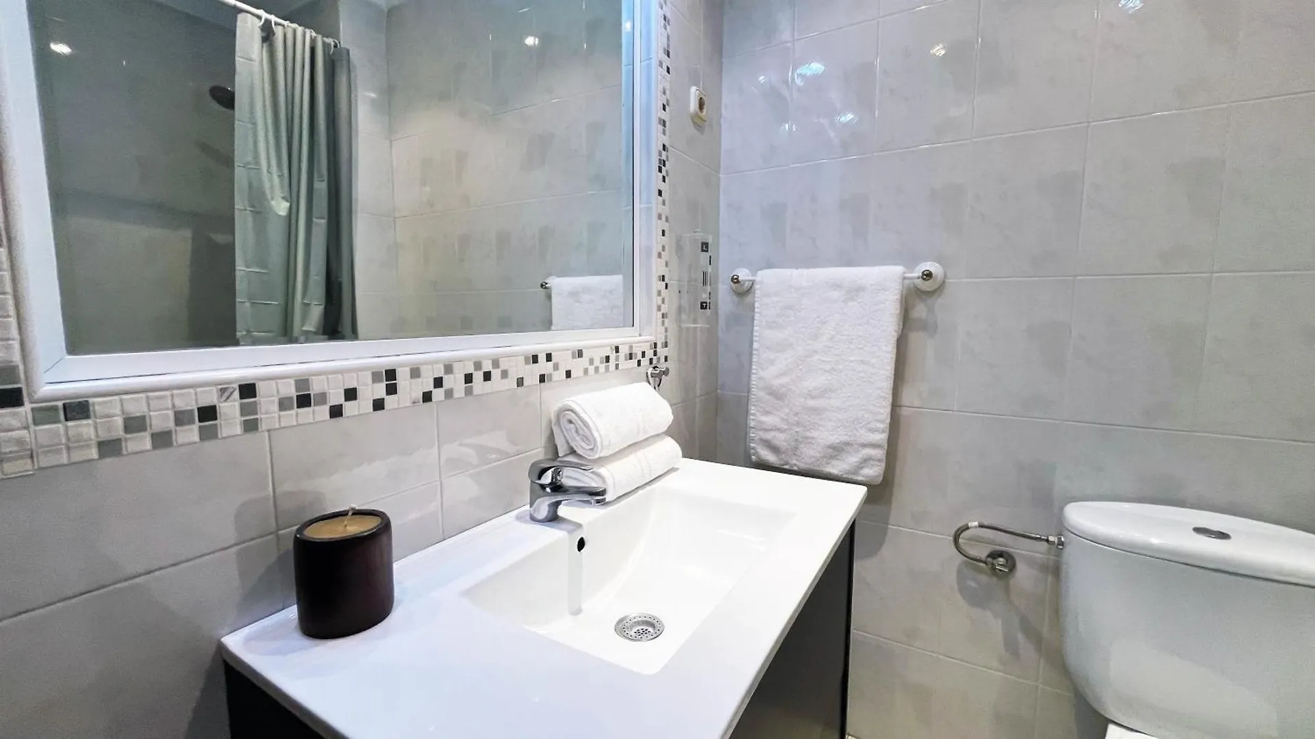 Apartamento Con Piscina En Rincon De La Victoria Spain