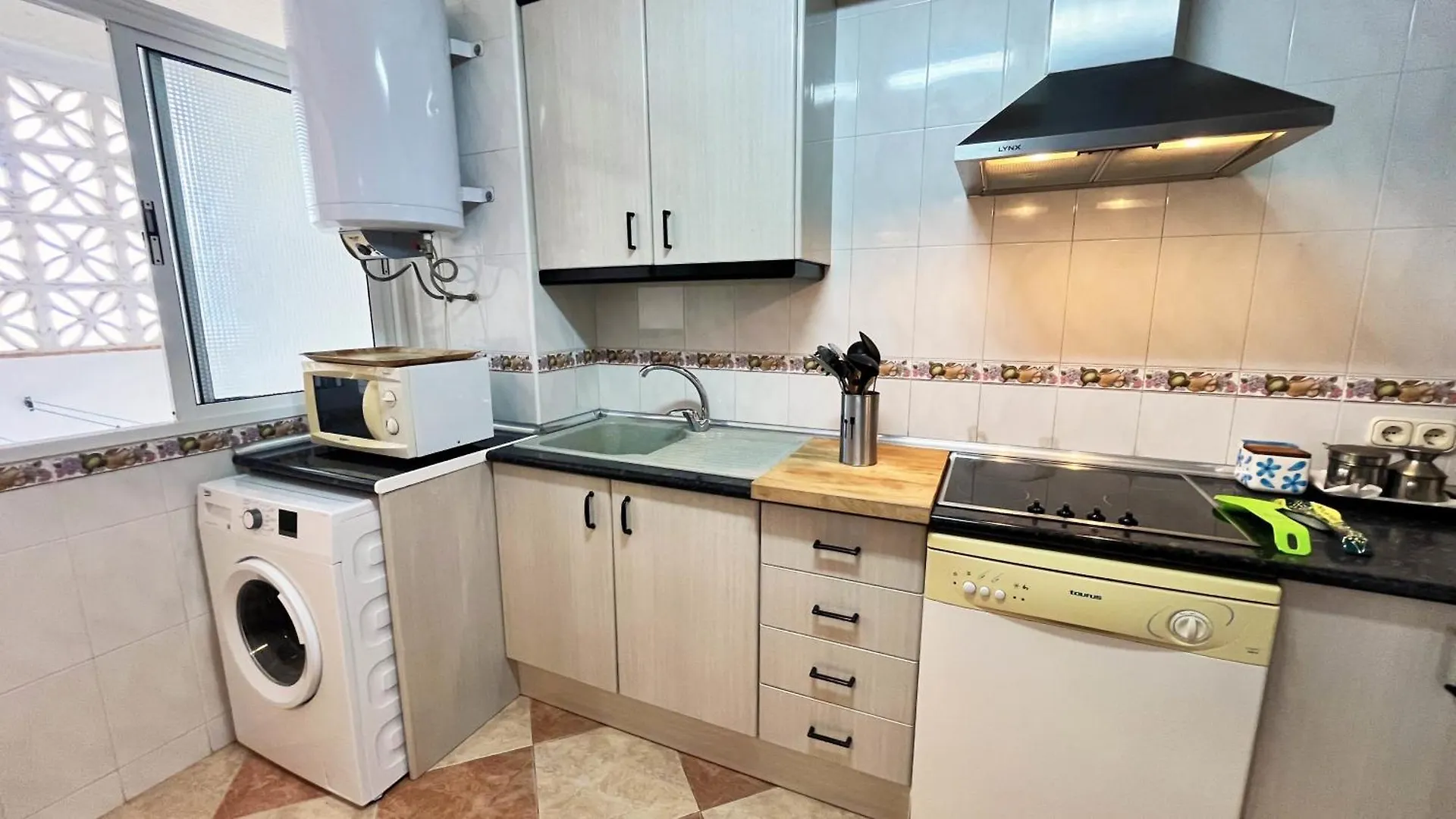 Apartamento Con Piscina En Rincon De La Victoria 0*,  Spain